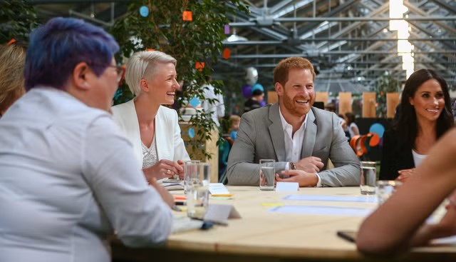 هل اقتطعت ميغان ماركل من صورة عيد ميلاد الأمير هاري؟